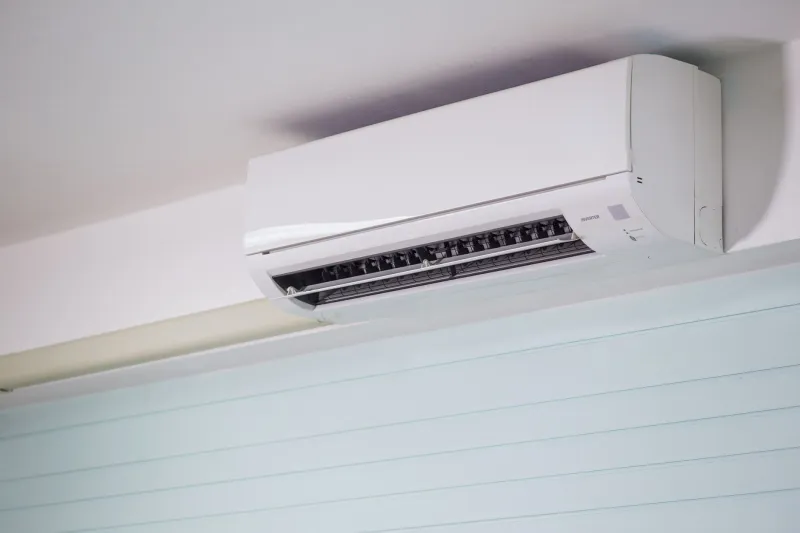 Varejo Têxtil e Climatização: O Que Acontece com Roupas e Calçados Quando a Temperatura e a Umidade Saem do Controle
